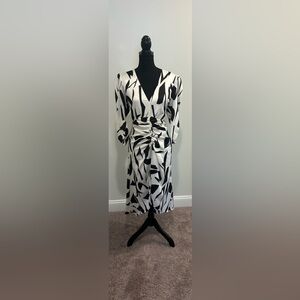 EXPRESS Geometric Ivory & Brown V-Neck Ruched Front Dress - Size Large